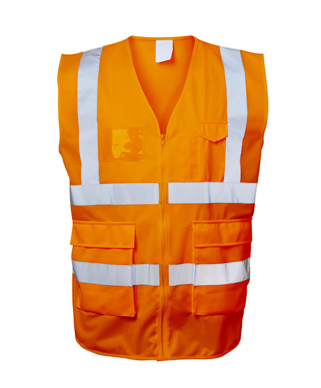 Norm 	EN ISO 20471 Klasse 2Material 	100% PolyesterFarbe 	fluoreszierend orangeGröße 	S-XXXXL mit Schulterreflex mit robuster Front-Reißverschluss einzeln im PE-Beutel verpacktTaschen: 1 Brusttaschenkombination links mit Handytasche und Stifttaschen
